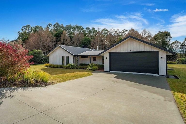 Photo of property in 55 Stewart Glen, Acacia Bay, Taupo, 3385