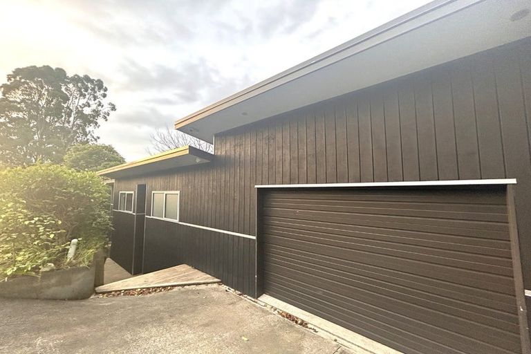 Photo of property in 16a Springdale Grove, Fitzherbert, Palmerston North, 4410