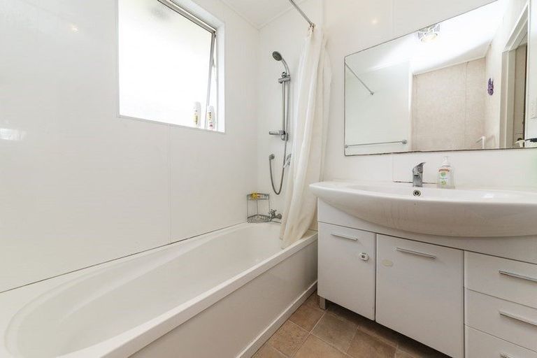 Photo of property in 16 Purdie Place, Milson, Palmerston North, 4414