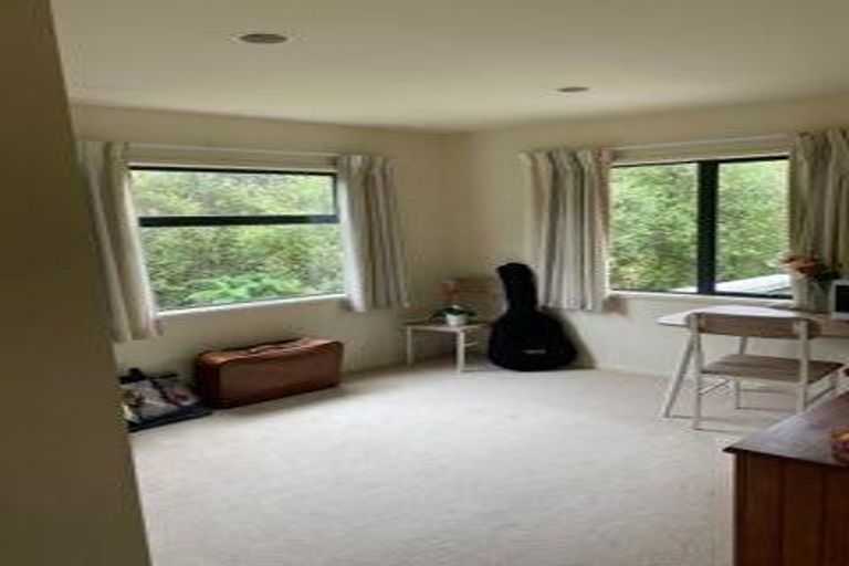 Photo of property in 8 Adelie Place, Murrays Bay, Auckland, 0630