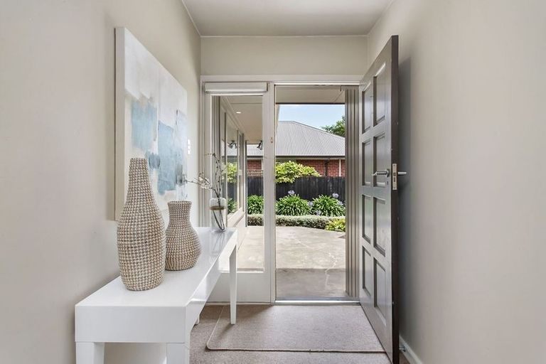 Photo of property in 9 Burnside Crescent, Burnside, Christchurch, 8053