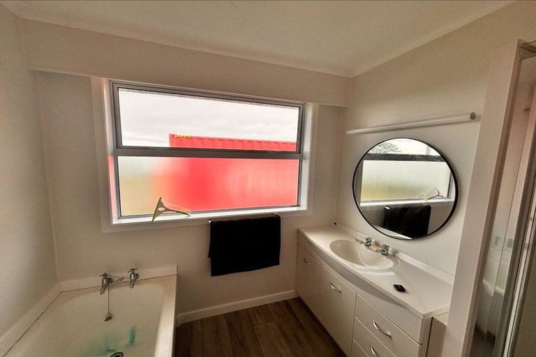 Photo of property in 74 Largs Street, Wallacetown, 9816