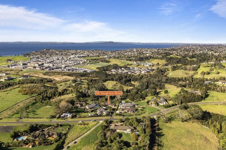 Photo of property in 114 Vaughans Road, Long Bay, Albany, 0792