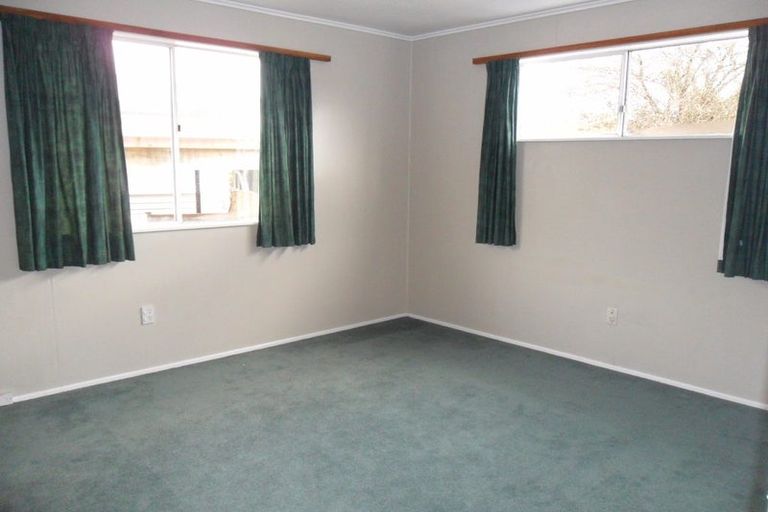 Photo of property in 63 Hillside Drive, Maoribank, Upper Hutt, 5018