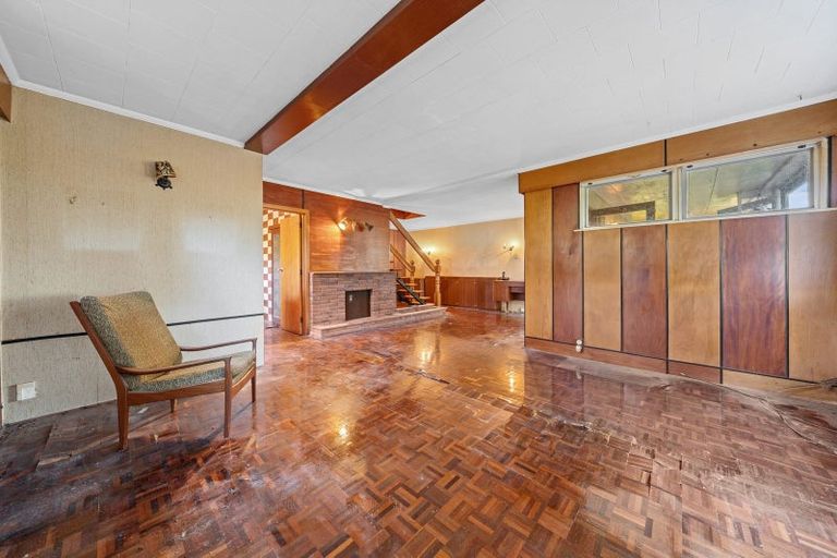 Photo of property in 1090 Scenic Drive North, Swanson, Auckland, 0816