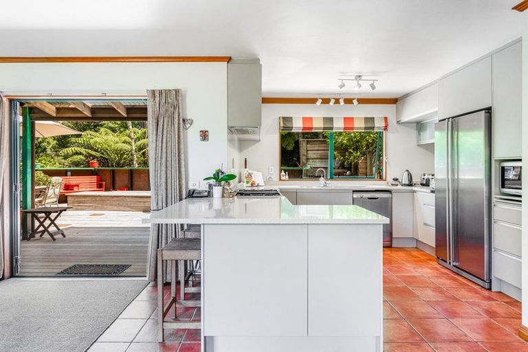 Photo of property in 214 Shaw Road, Oratia, Auckland, 0604