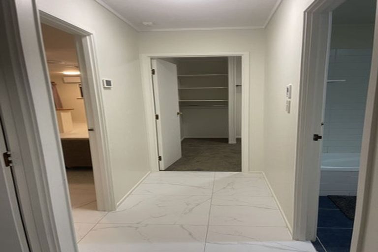 Photo of property in 17 Theban Place, Totara Vale, Auckland, 0629