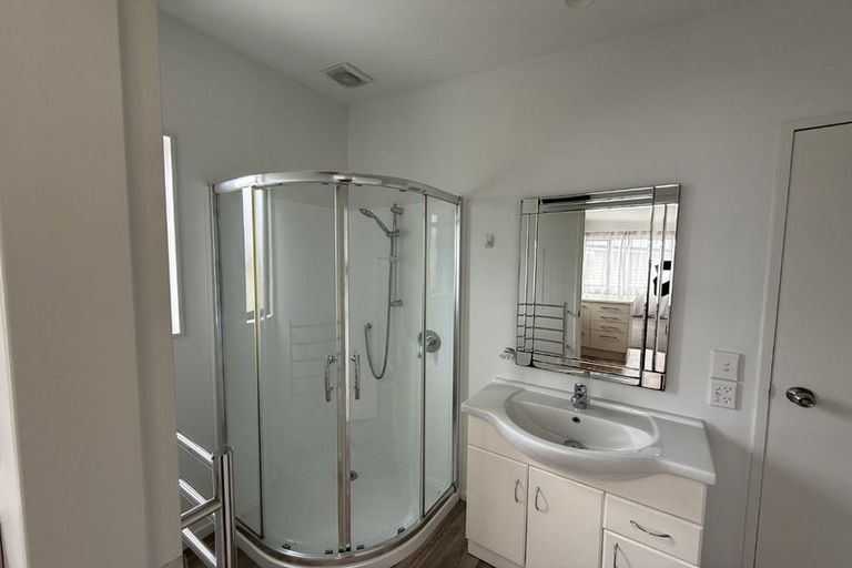 Photo of property in 106a Glanmire Road, Newlands, Wellington, 6037