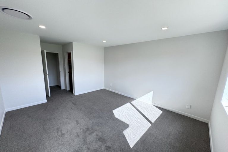 Photo of property in 130 Skulander Crescent, Orewa, 0931
