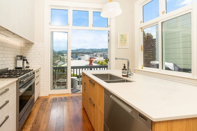 Photo of property in 84 Roxburgh Street, Mount Victoria, Wellington, 6011