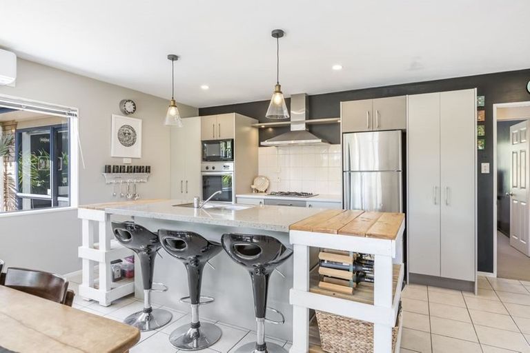 Photo of property in 16 Nimstedt Avenue, Oteha, Auckland, 0632