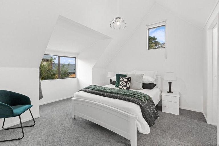 Photo of property in 22 Redfern Lane, Glenfield, Auckland, 0629