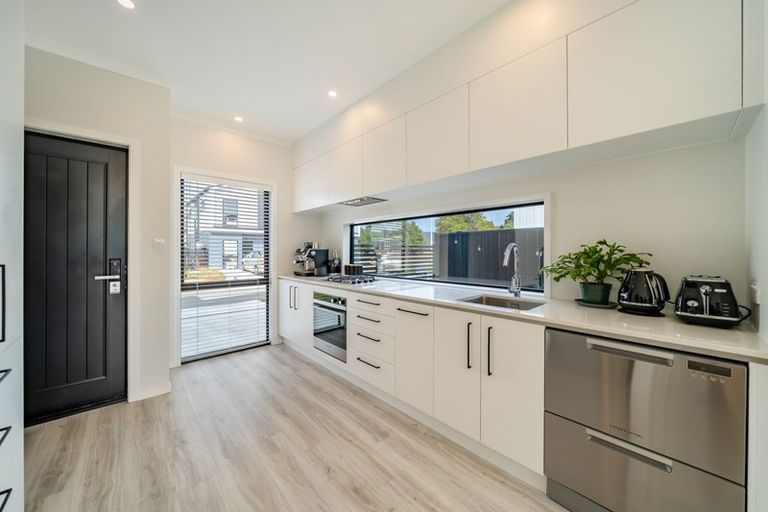 Photo of property in 5 Gloaming Lane, Wallaceville, Upper Hutt, 5018