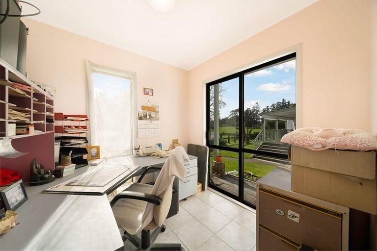 Photo of property in 182 Boord Crescent, Kumeu, 0891
