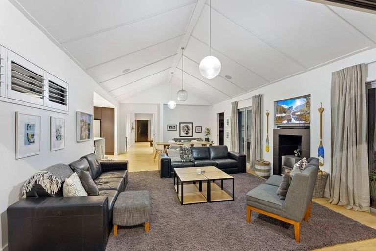 Photo of property in 31 Rauparaha Street, Waikanae Beach, Waikanae, 5036