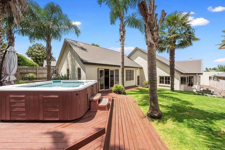 Photo of property in 62 Cairns Crescent, Rototuna, Hamilton, 3210