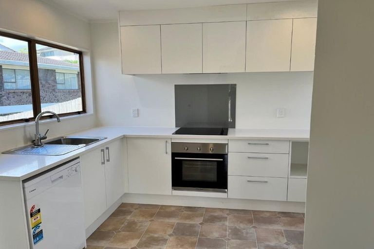Photo of property in 12a Prince Regent Drive, Half Moon Bay, Auckland, 2012