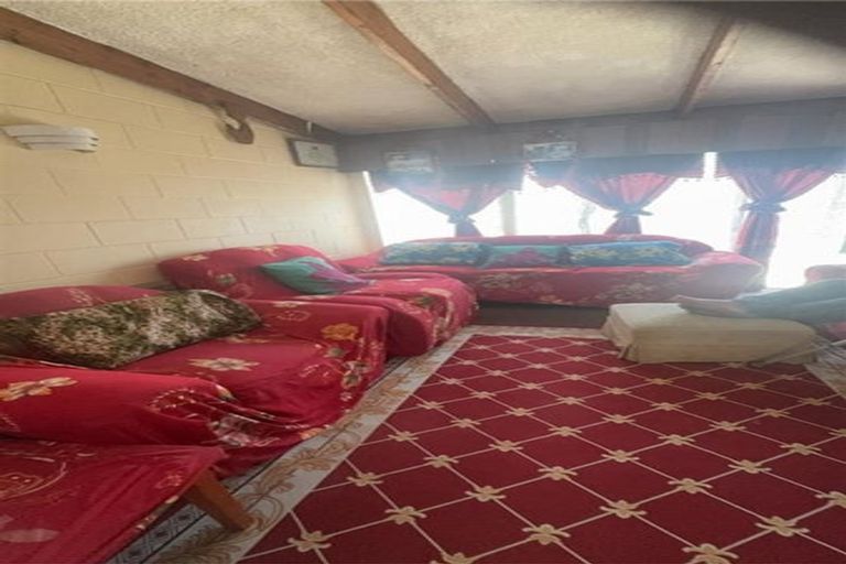 Photo of property in 15a Earlsworth Road, Mangere East, Auckland, 2024