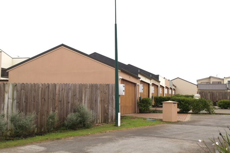 Photo of property in 26 Spalding Rise, Golflands, Auckland, 2013