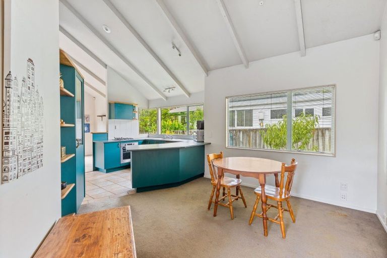 Photo of property in 90a Atkinson Road, Titirangi, Auckland, 0604
