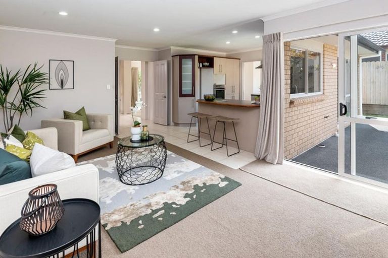 Photo of property in 18 Lissleton Drive, East Tamaki, Auckland, 2013