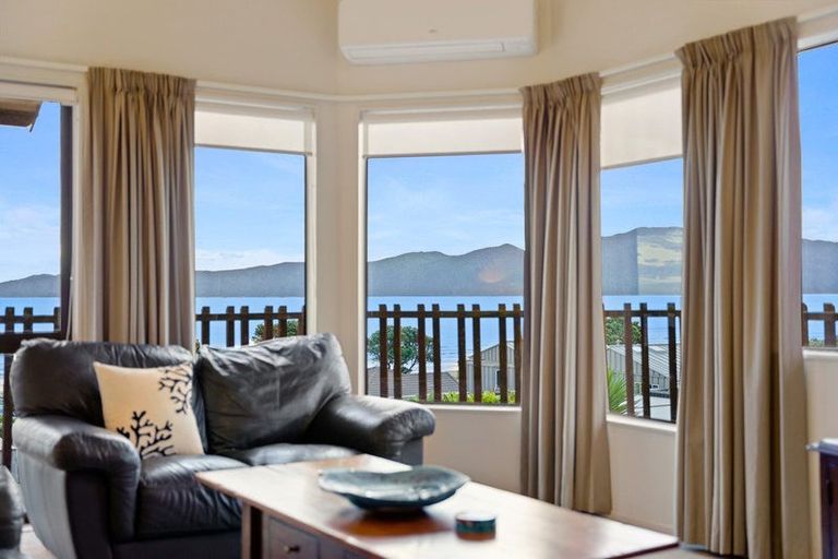 Photo of property in 128 Seaview Road, Paraparaumu Beach, Paraparaumu, 5032