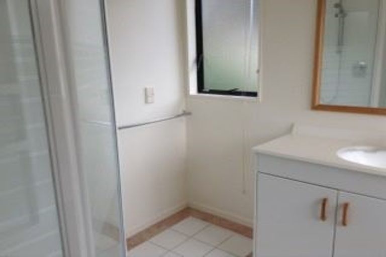 Photo of property in 1/47 Wiltshire Place, Somerville, Auckland, 2014