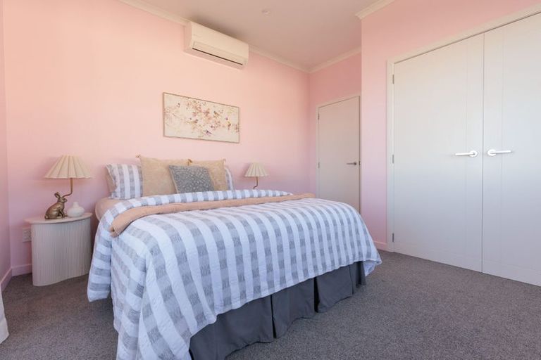 Photo of property in 46 Domett Street, Newlands, Wellington, 6037