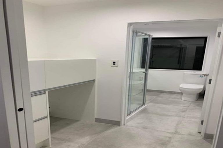 Photo of property in 8 Caribbean Drive, Unsworth Heights, Auckland, 0632