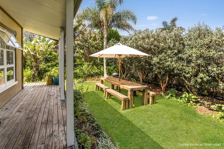 Photo of property in 18 Sarah Avenue, Whitianga, 3510