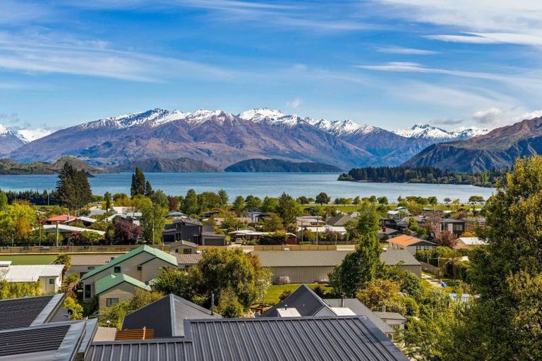 Photo of property in 3 Botting Place, Wanaka, 9305