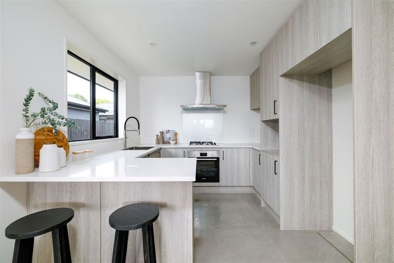 Photo of property in 33 Miromiro Street, Broomfield, Christchurch, 8042