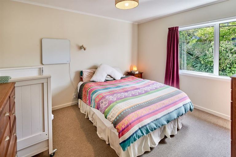 Photo of property in 8c Nikau Road, Point Howard, Lower Hutt, 5013