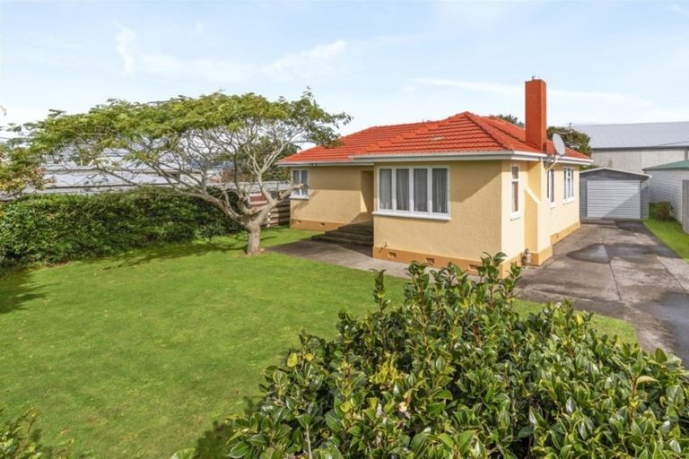 Photo of property in 47 Burns Street, Hawera, 4610