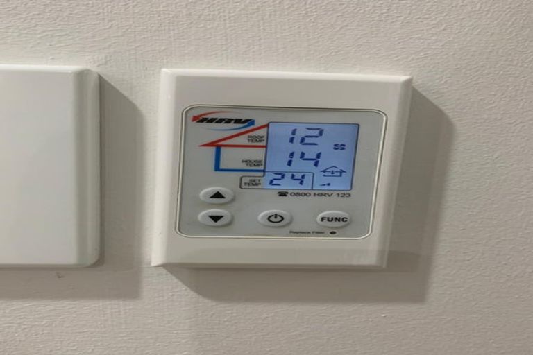 Photo of property in 8b Heathberry Close, Papatoetoe, Auckland, 2025