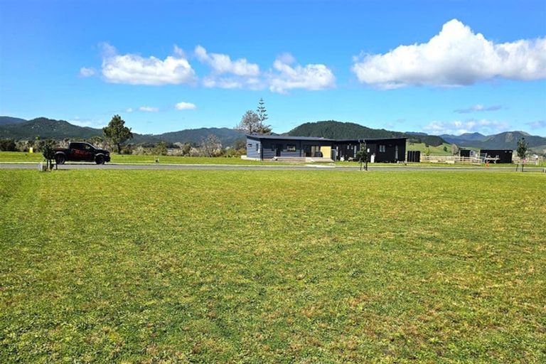 Photo of property in 106 Takapu Close, Matarangi, 3592