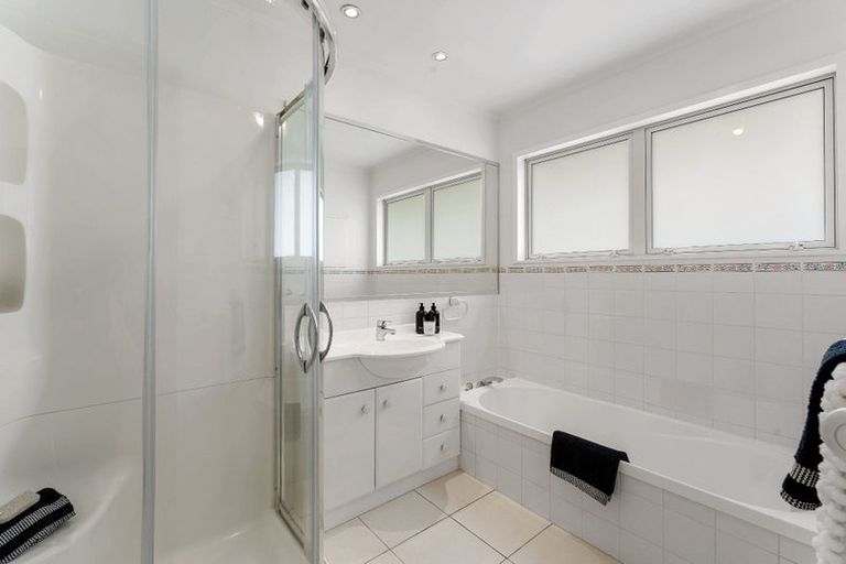 Photo of property in 14 Clyside Avenue, Half Moon Bay, Auckland, 2012