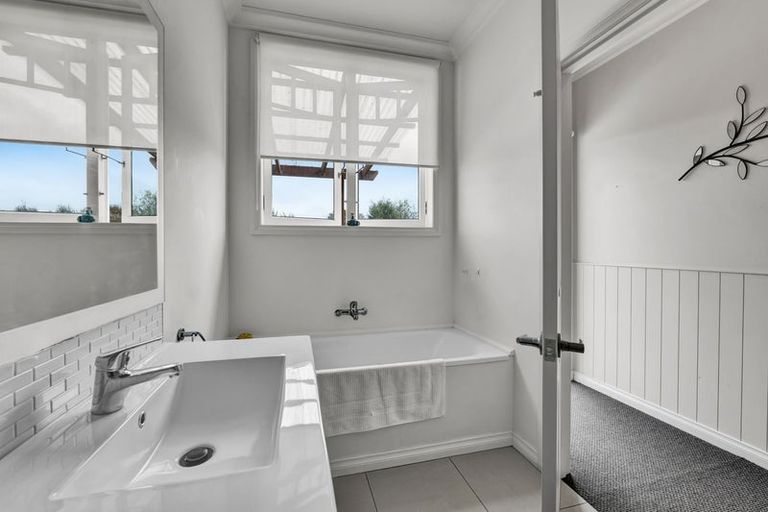 Photo of property in 401 Waihi Road, Normanby, Hawera, 4614