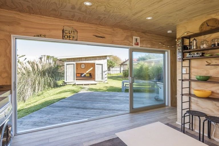 Photo of property in 33a Hicks Crescent, Waikanae Beach, Waikanae, 5036