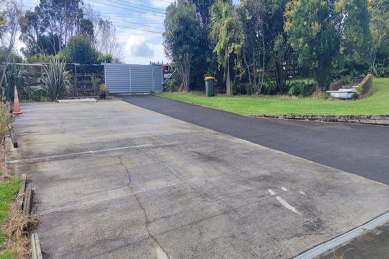 Photo of property in 145 Simpson Road, Henderson Valley, Auckland, 0614