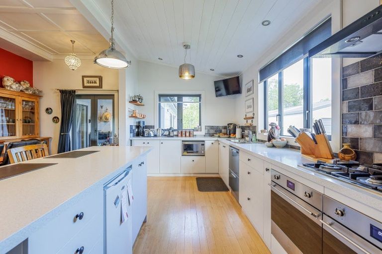 Photo of property in 100 Cole Street, Dannevirke, 4930