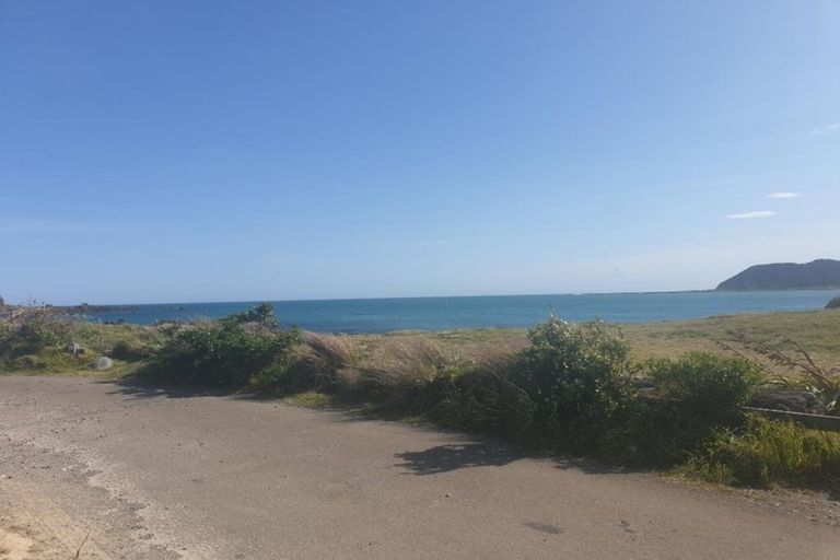 Photo of property in 37 Moa Point Road, Moa Point, Wellington, 6022