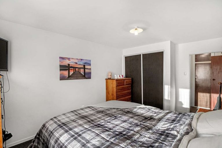 Photo of property in 2/90 Queenspark Drive, Parklands, Christchurch, 8083