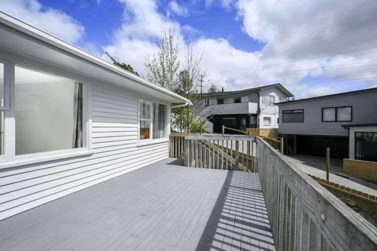 Photo of property in 12 Tawavale Crescent, Totara Vale, Auckland, 0629