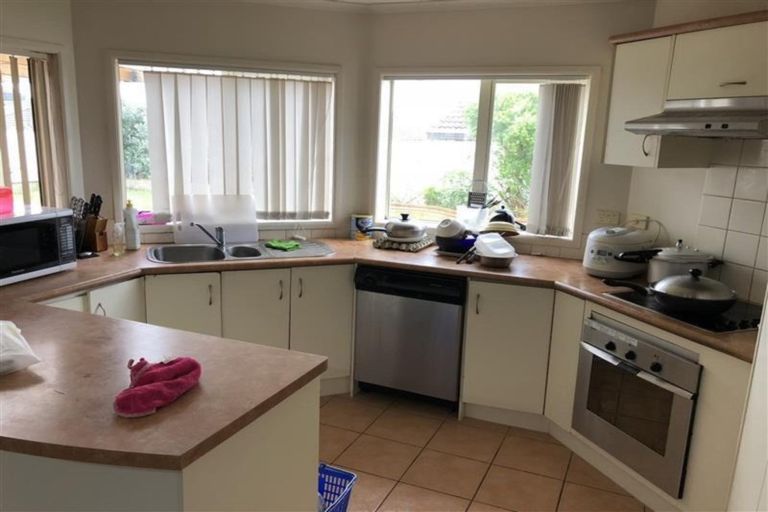 Photo of property in 13 Belcoo Crescent, East Tamaki, Auckland, 2013