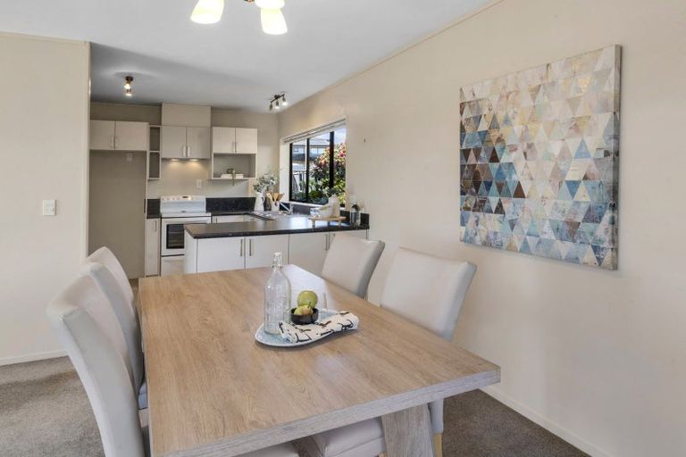 Photo of property in 2/5 Askew Place, Farm Cove, Auckland, 2012