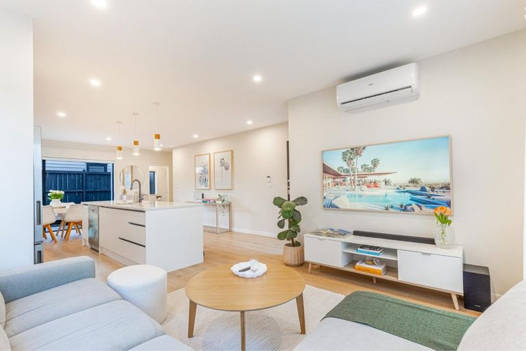 Photo of property in 24a Lumbarda Drive, Kumeu, 0810