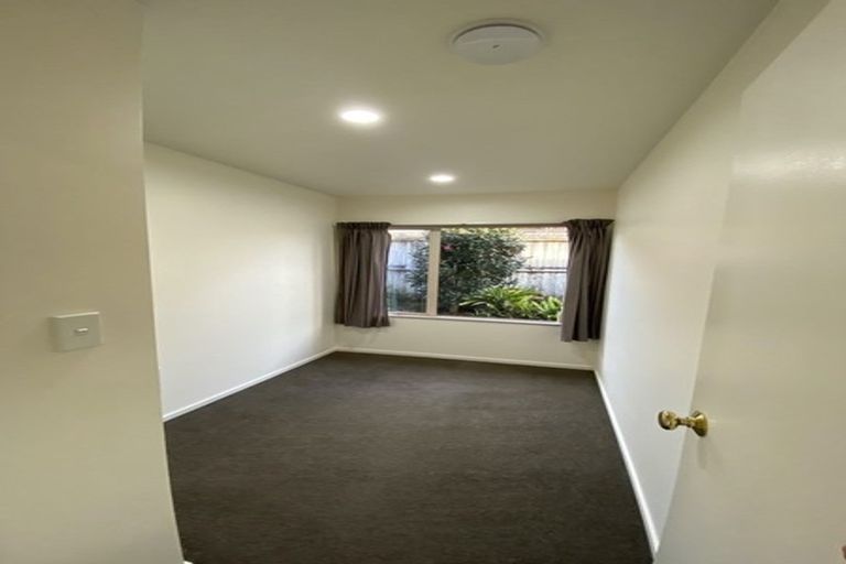 Photo of property in 13 Fearnley Grove, Albany, Auckland, 0632