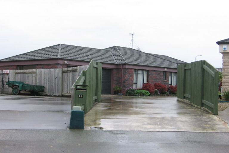 Photo of property in 11 Logan Place, Kelvin Grove, Palmerston North, 4414