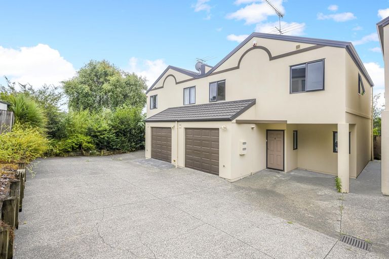 Photo of property in 3/2 Sunnydale Place, Oteha, Auckland, 0632